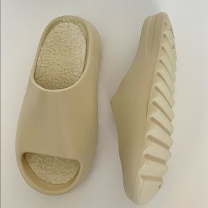 Fashion Nova Ivory slides